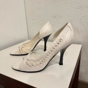 FIONI Clothing White Heels with Intricate Design